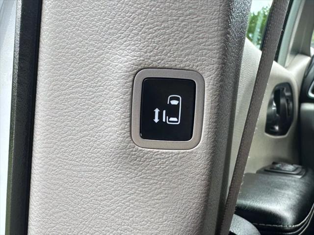 Photo of 2022 White Chrysler Pacifica