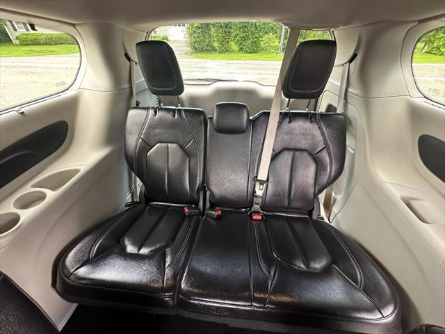 Photo of 2022 White Chrysler Pacifica