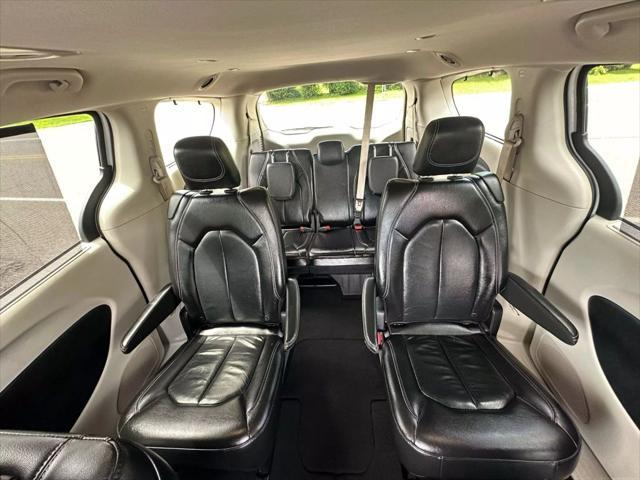 Photo of 2022 White Chrysler Pacifica