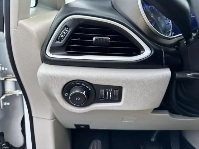 Photo of 2022 White Chrysler Pacifica