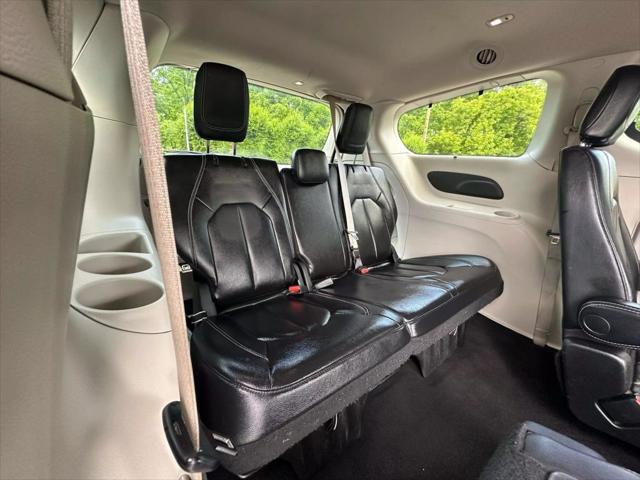 Photo of 2022 White Chrysler Pacifica