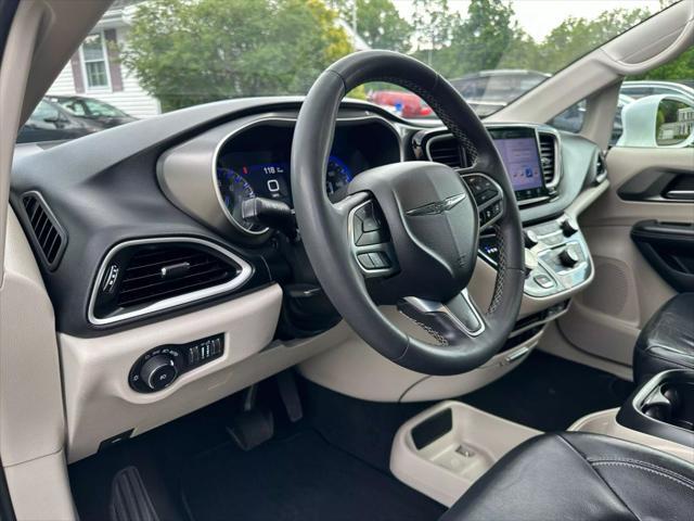 Photo of 2022 White Chrysler Pacifica