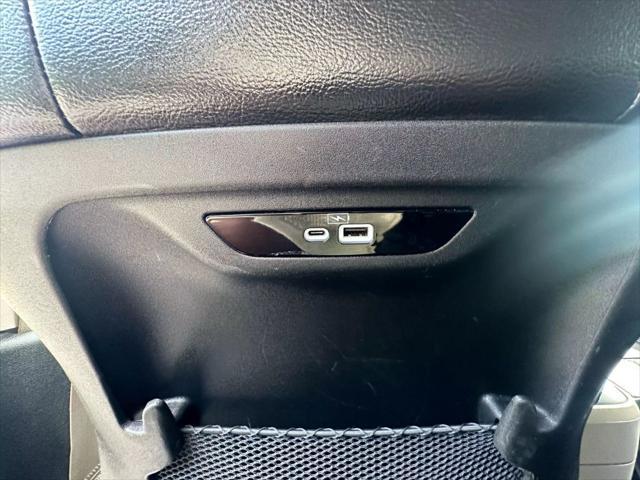 Photo of 2022 White Chrysler Pacifica