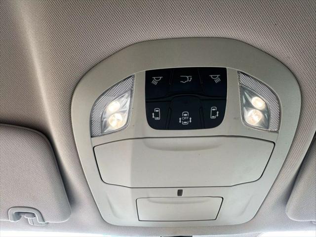 Photo of 2022 White Chrysler Pacifica