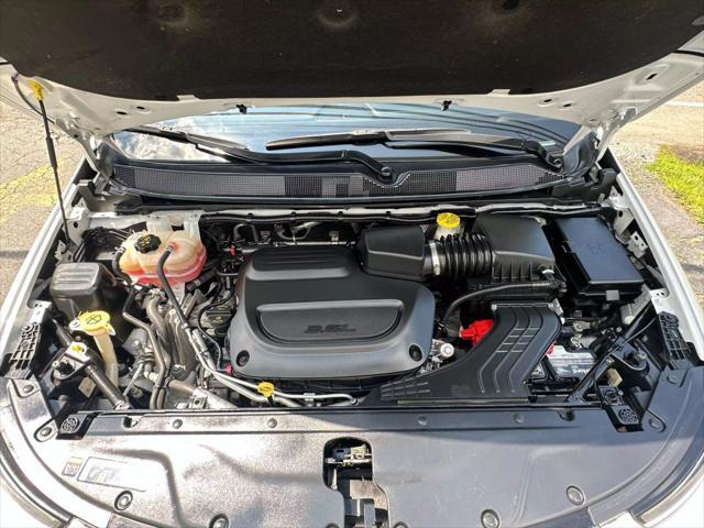 Photo of 2022 White Chrysler Pacifica