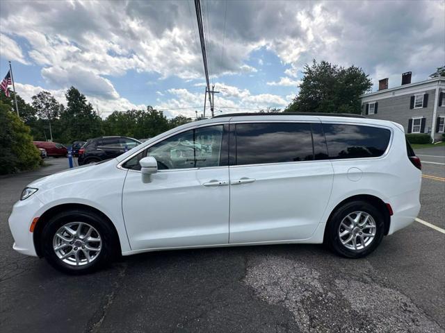 Photo of 2022 White Chrysler Pacifica