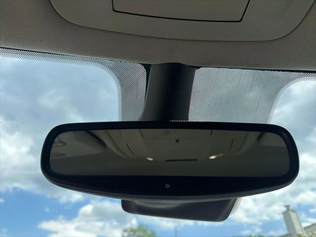 Photo of 2022 White Chrysler Pacifica