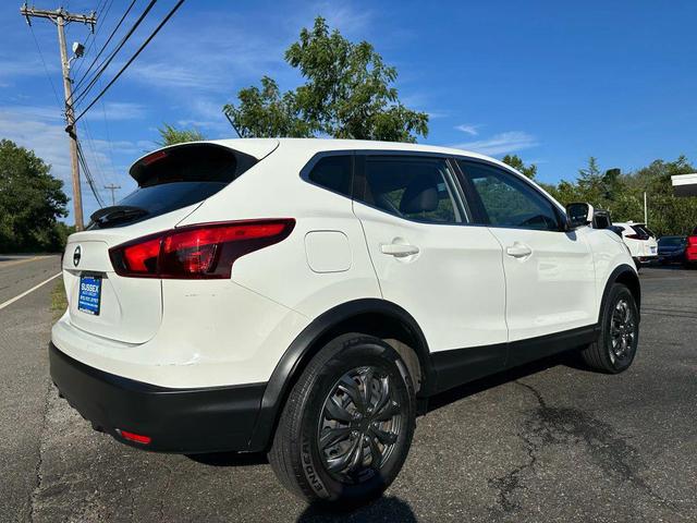 Photo of 2019 White Nissan Rogue Sport