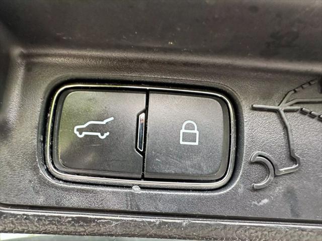 Photo of 2022 Black Ford Explorer