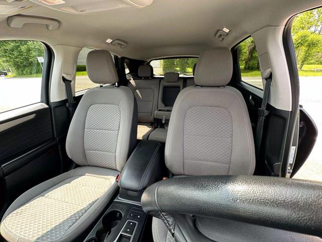 Photo of 2021 Gray Ford Escape