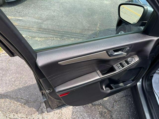 Photo of 2021 Gray Ford Escape