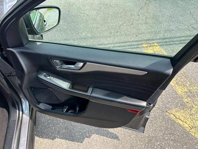 Photo of 2021 Gray Ford Escape