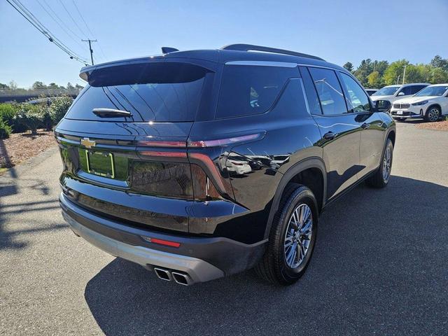 Photo of 2025 Mosaic Black Metallic Chevrolet Traverse