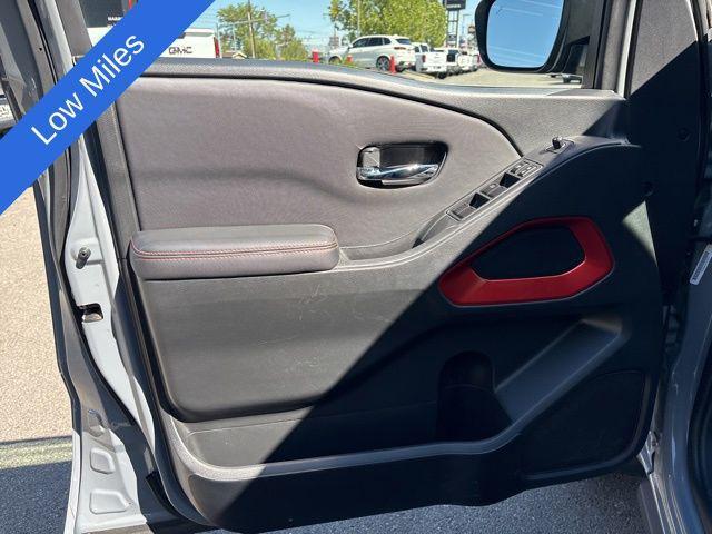 Photo of 2023 Boulder Gray Pearl Nissan Frontier