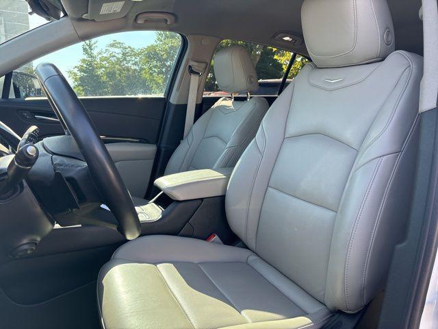 Photo of 2022 Crystal White Tricoat Cadillac XT4