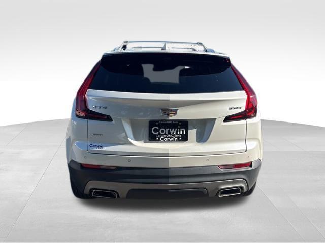 Photo of 2022 Crystal White Tricoat Cadillac XT4