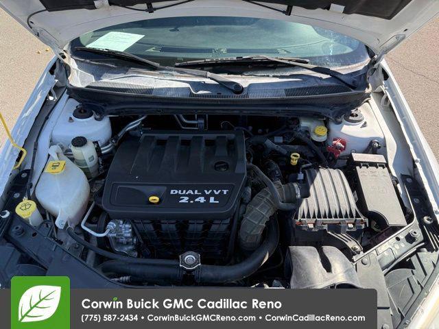 Photo of 2014 Bright White Clearcoat Chrysler 200