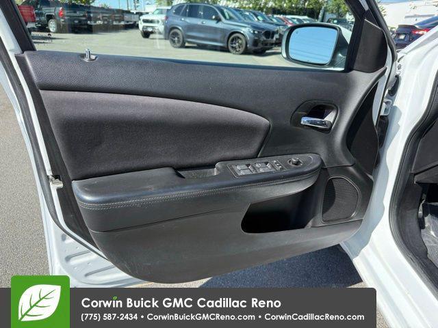 Photo of 2014 Bright White Clearcoat Chrysler 200