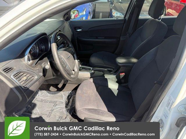 Photo of 2014 Bright White Clearcoat Chrysler 200