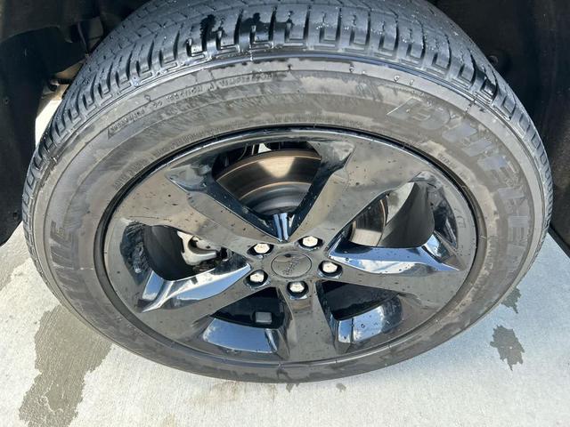 Photo of 2023 Diamond Black Crystal Pearlcoat Jeep Grand Cherokee