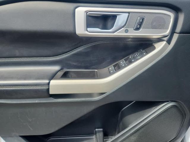 Photo of 2021 Iconic Silver Metallic Ford Explorer