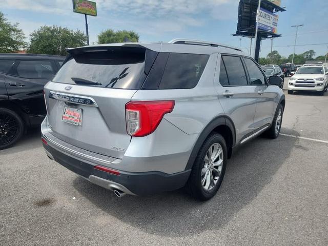 Photo of 2021 Iconic Silver Metallic Ford Explorer