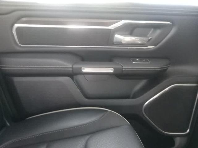 Photo of 2022 Diamond Black Crystal Pearlcoat RAM 1500