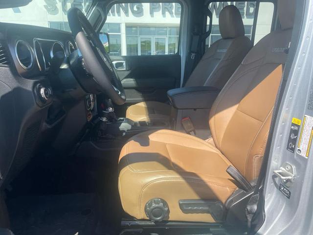 Photo of 2023 Silver Zynith Clearcoat Jeep Gladiator