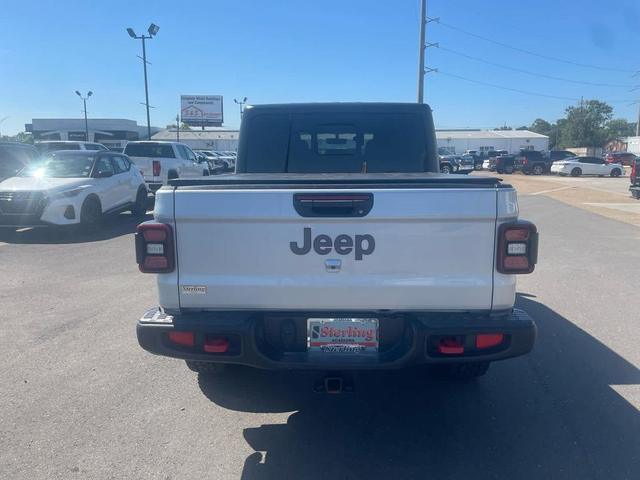 Photo of 2023 Silver Zynith Clearcoat Jeep Gladiator