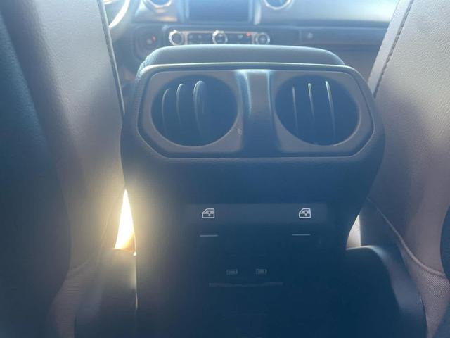 Photo of 2023 Silver Zynith Clearcoat Jeep Gladiator