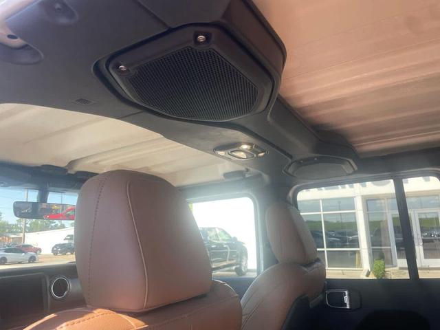 Photo of 2023 Silver Zynith Clearcoat Jeep Gladiator