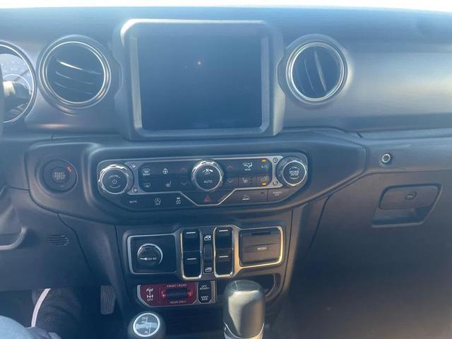Photo of 2023 Silver Zynith Clearcoat Jeep Gladiator