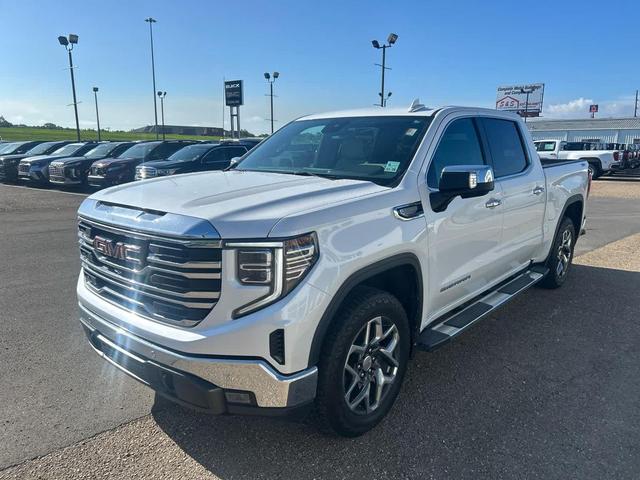 Photo of 2023 White Frost Tricoat GMC Sierra 1500