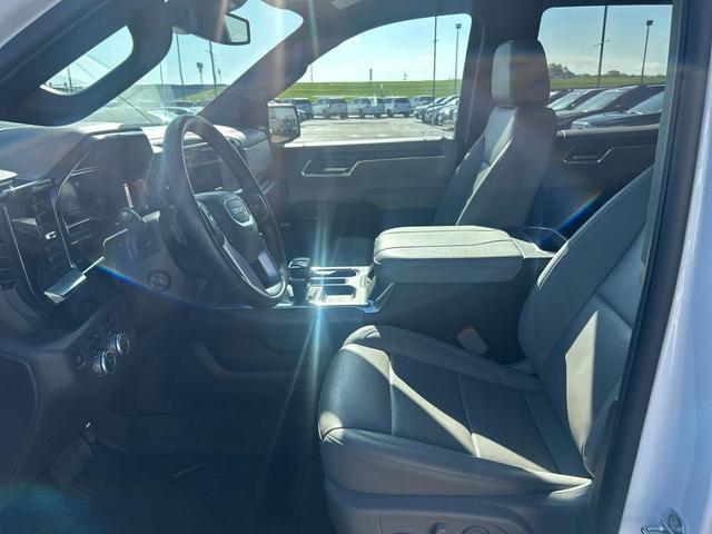 Photo of 2023 White Frost Tricoat GMC Sierra 1500