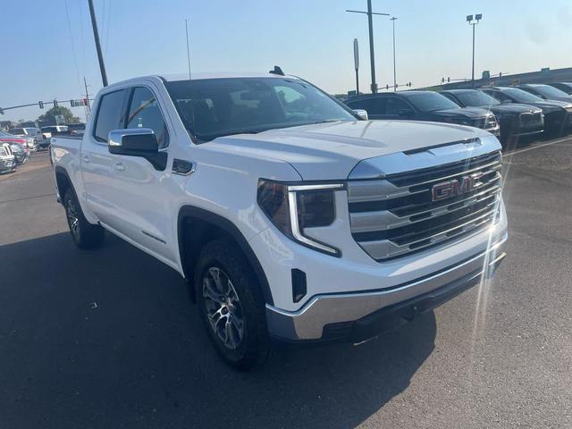 Photo of 2024 Summit White GMC Sierra 1500