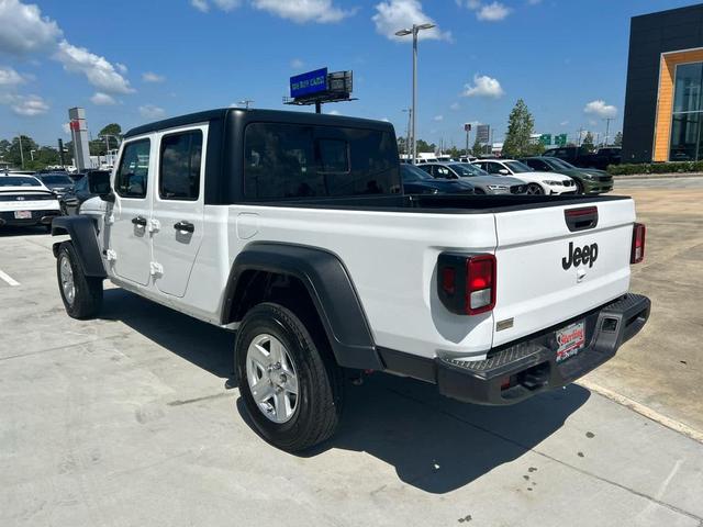 Photo of 2023 Bright White Clearcoat Jeep Gladiator
