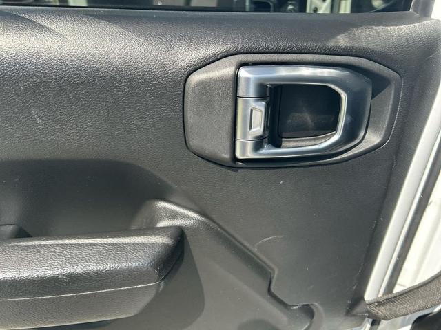 Photo of 2023 Bright White Clearcoat Jeep Gladiator