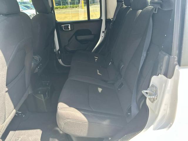 Photo of 2023 Bright White Clearcoat Jeep Gladiator