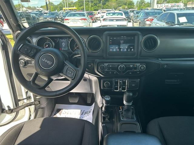 Photo of 2023 Bright White Clearcoat Jeep Gladiator