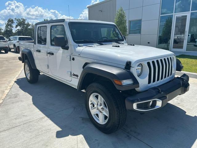 Photo of 2023 Bright White Clearcoat Jeep Gladiator