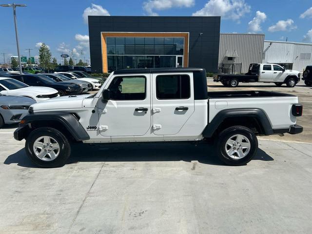 Photo of 2023 Bright White Clearcoat Jeep Gladiator