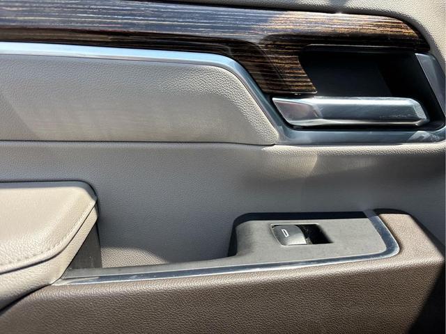 Photo of 2024 Summit White GMC Sierra 2500