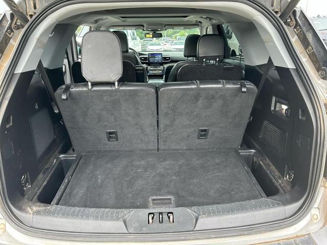 Photo of 2021 Iconic Silver Metallic Ford Explorer