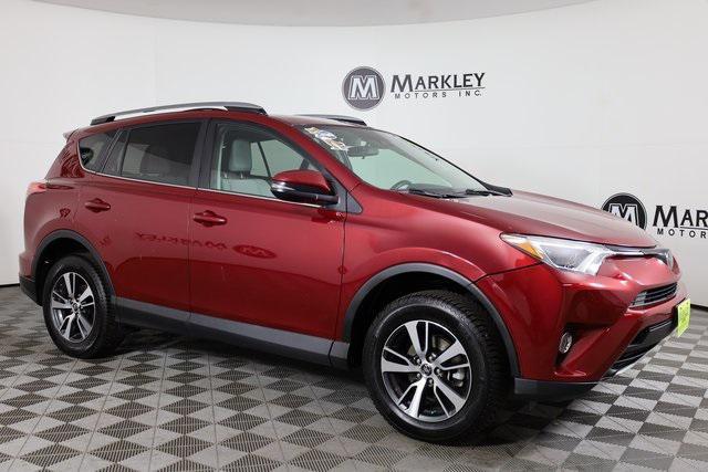 Photo of 2018 Ruby Flare Pearl Toyota RAV4