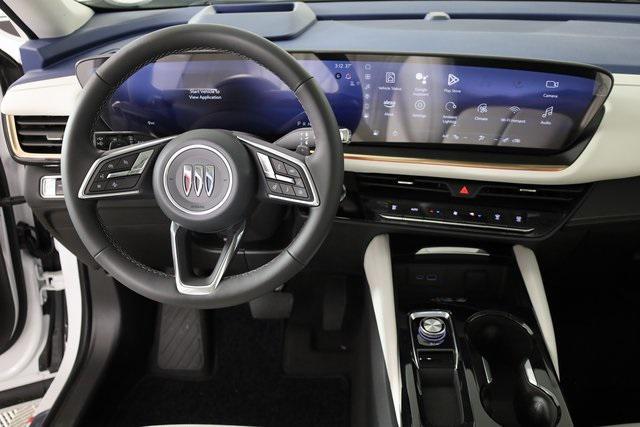 Photo of 2025 White Frost Tricoat Buick Envision