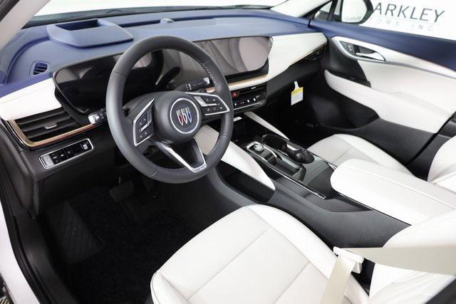Photo of 2025 White Frost Tricoat Buick Envision