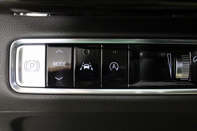 Photo of 2025 White Frost Tricoat Buick Envision