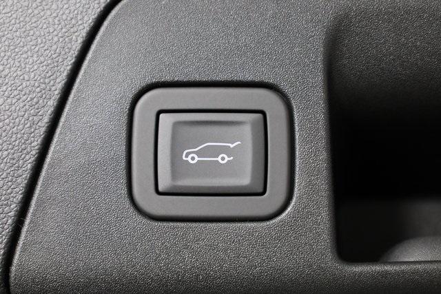 Photo of 2025 White Frost Tricoat Buick Envision