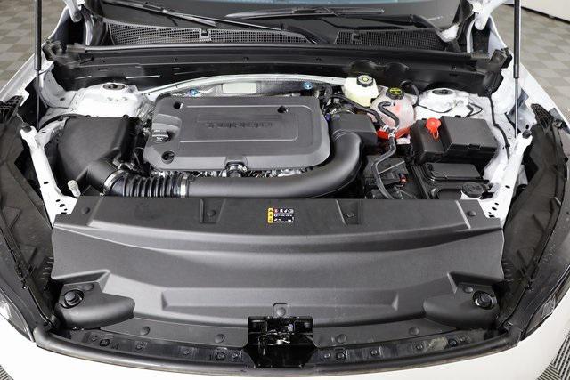 Photo of 2025 White Frost Tricoat Buick Envision