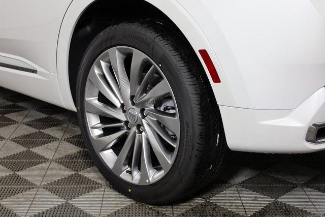 Photo of 2025 White Frost Tricoat Buick Envision